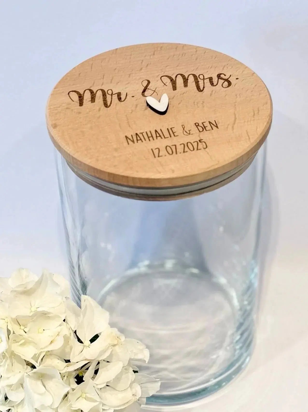 Personalisierbares Glas mit Holzdeckel Gravur Mr. & Mrs., Hochzeitsgeschenk, Lieblingsschuppen.de