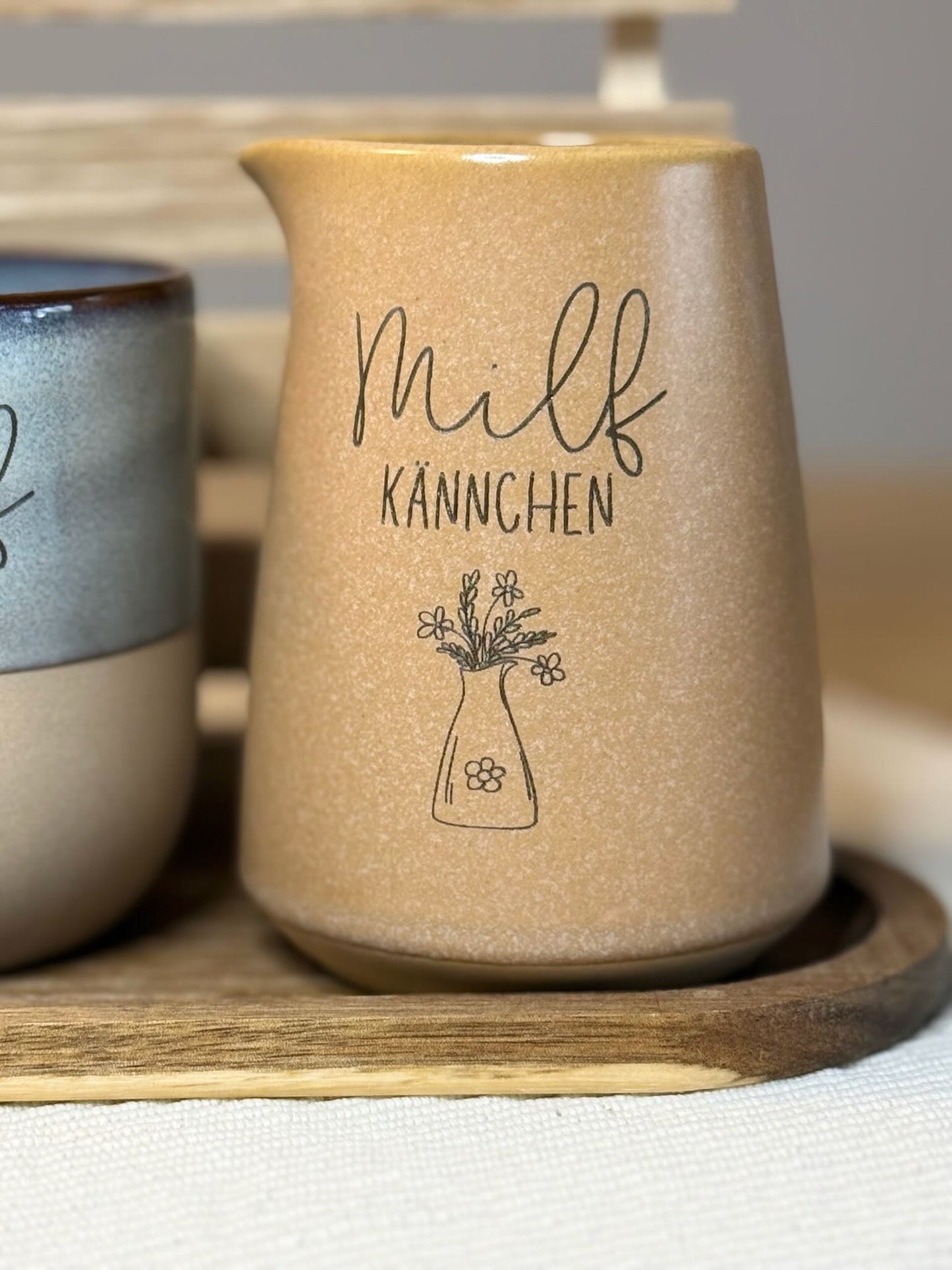 Heiße MILF mit Honig – Tasse & Kännchen im Set oder einzeln