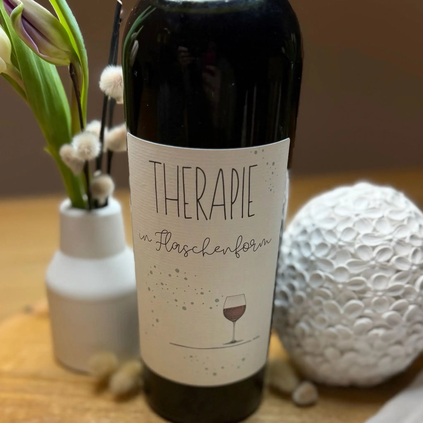 Weinflaschen Etikett "Therapie in Flaschenform" - Lustiges Geschenk Lieblingsschuppen.de