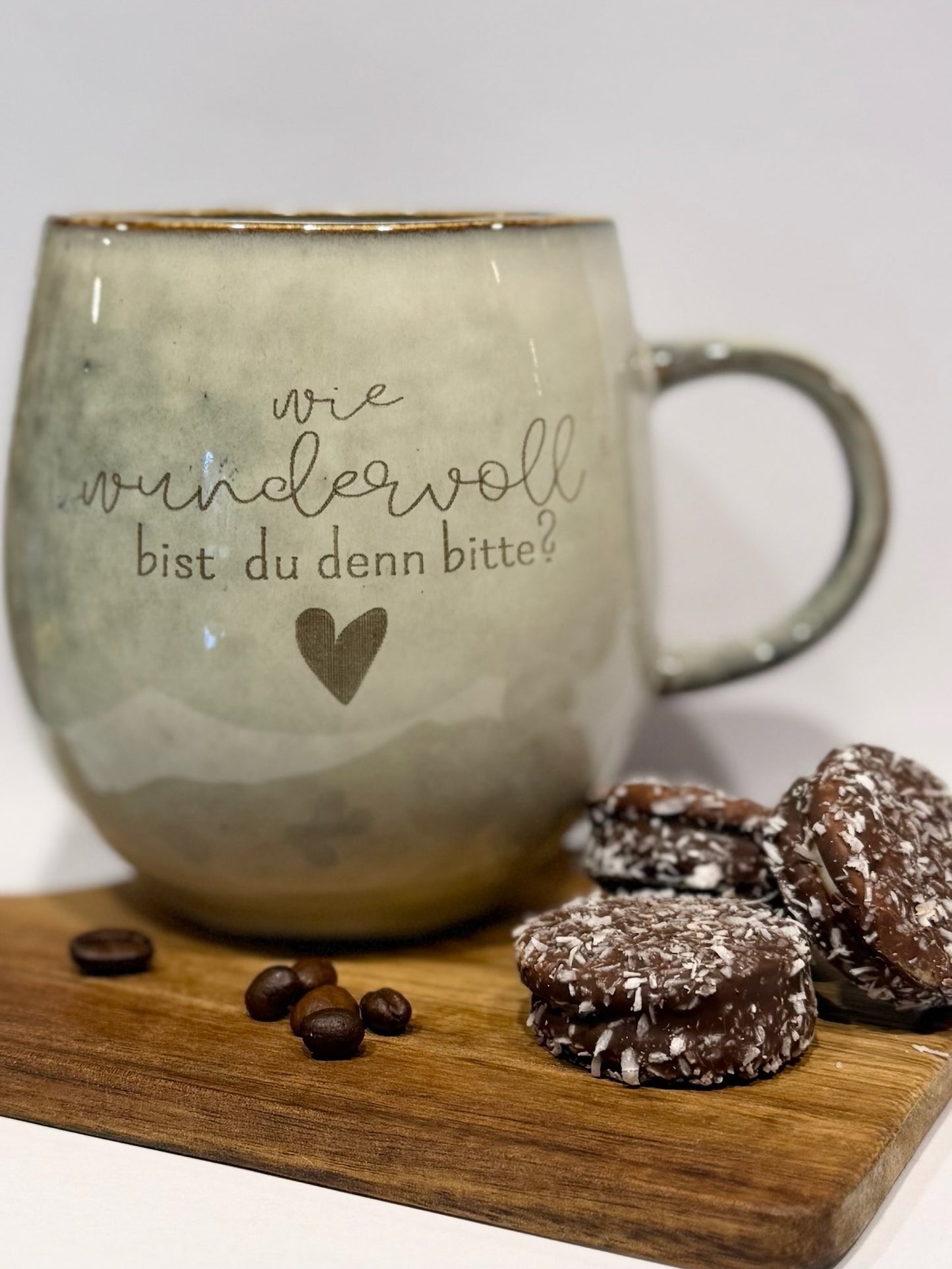 Keramiktasse „Wie wundervoll bist du denn bitte?“ – 400 ml pure Freude!