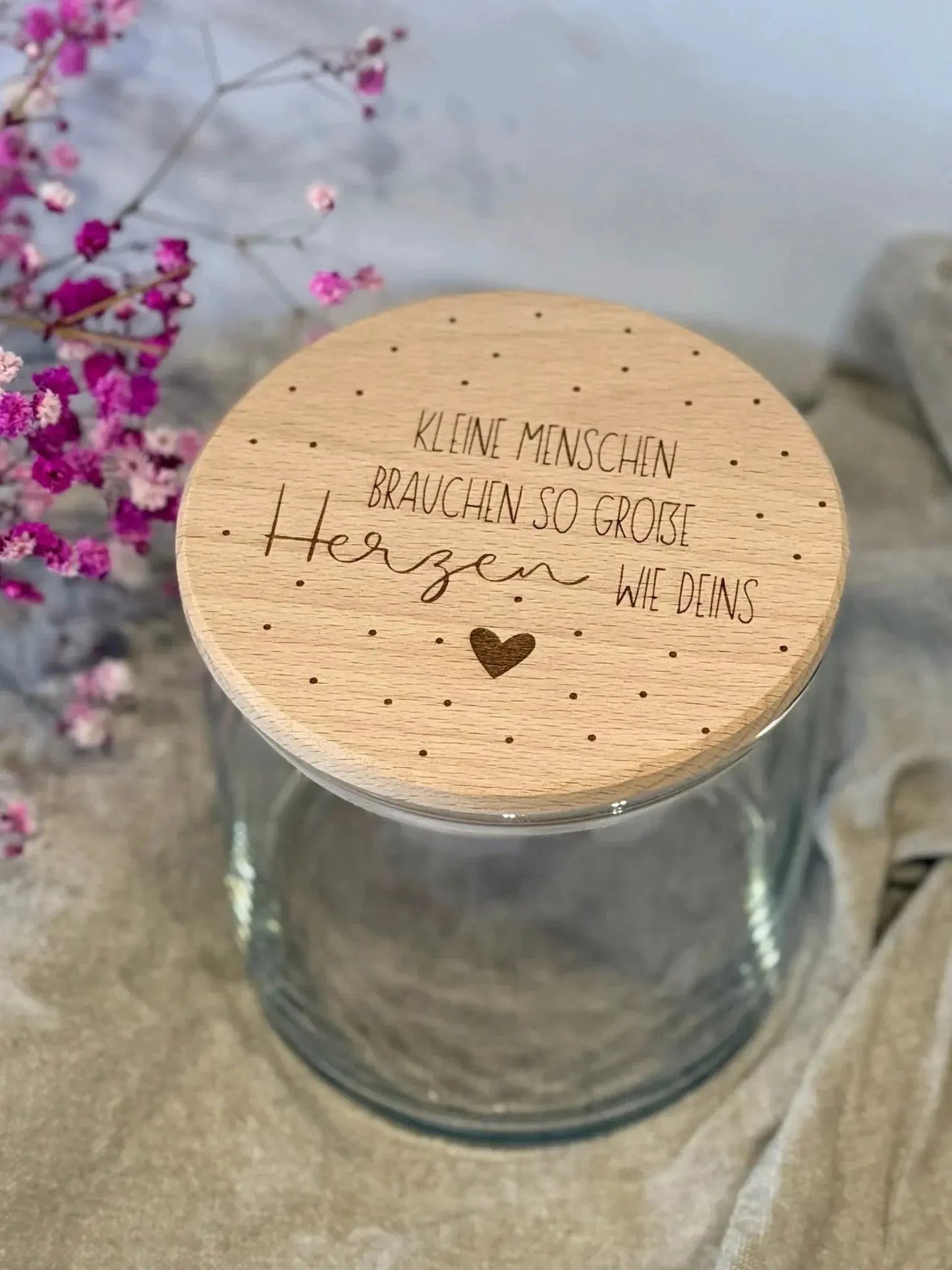 Personalisierbares Glas mit Holzdeckel Gravur, Geschenkidee von Lieblingsschuppen.de