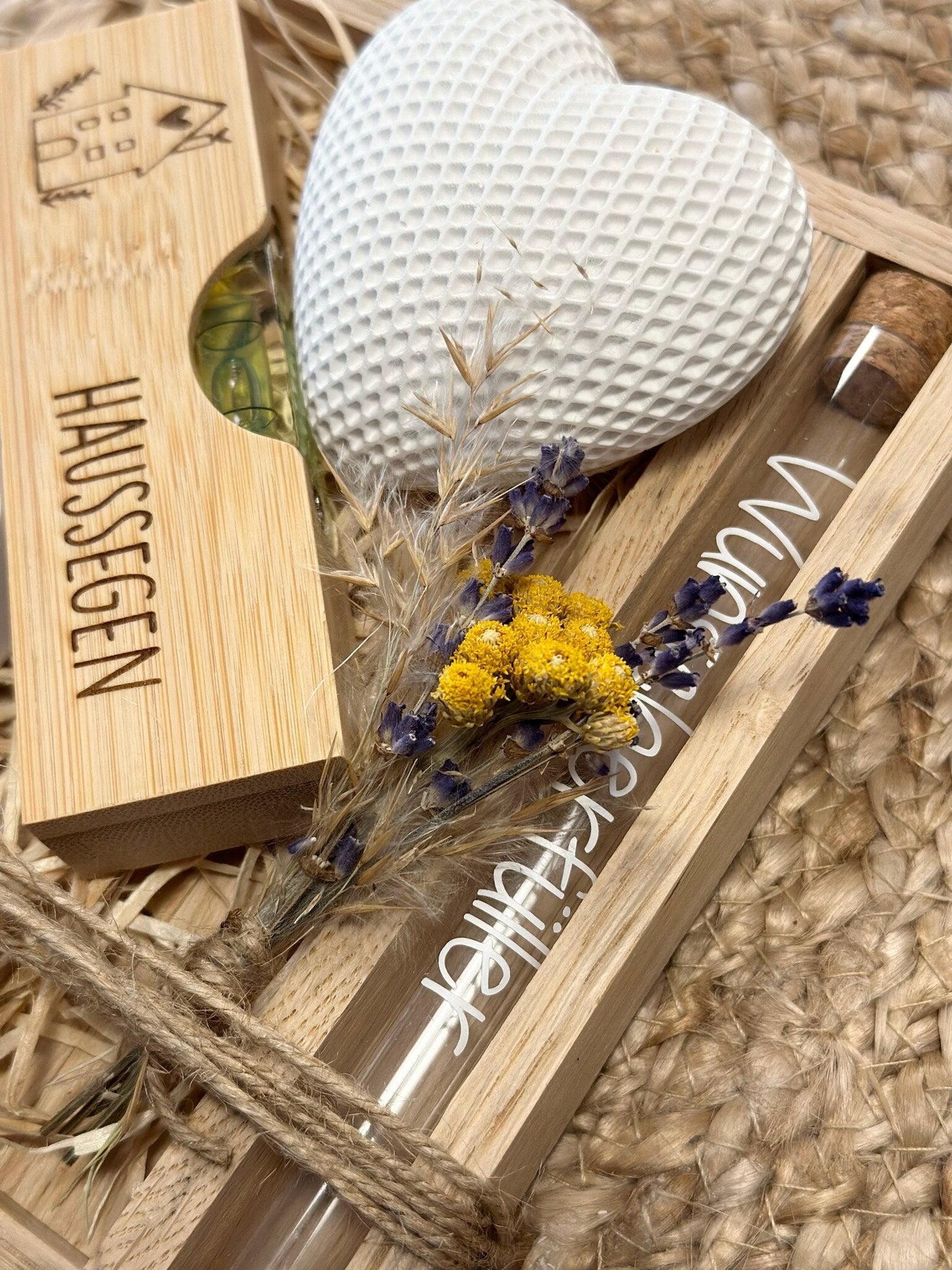 Einweihungsgeschenk, Einzug in Haus / Wohnung, neues Zuhause, Geldgeschenk, Geschenkset mit Holzbox, Wasserwaage, Haussegen