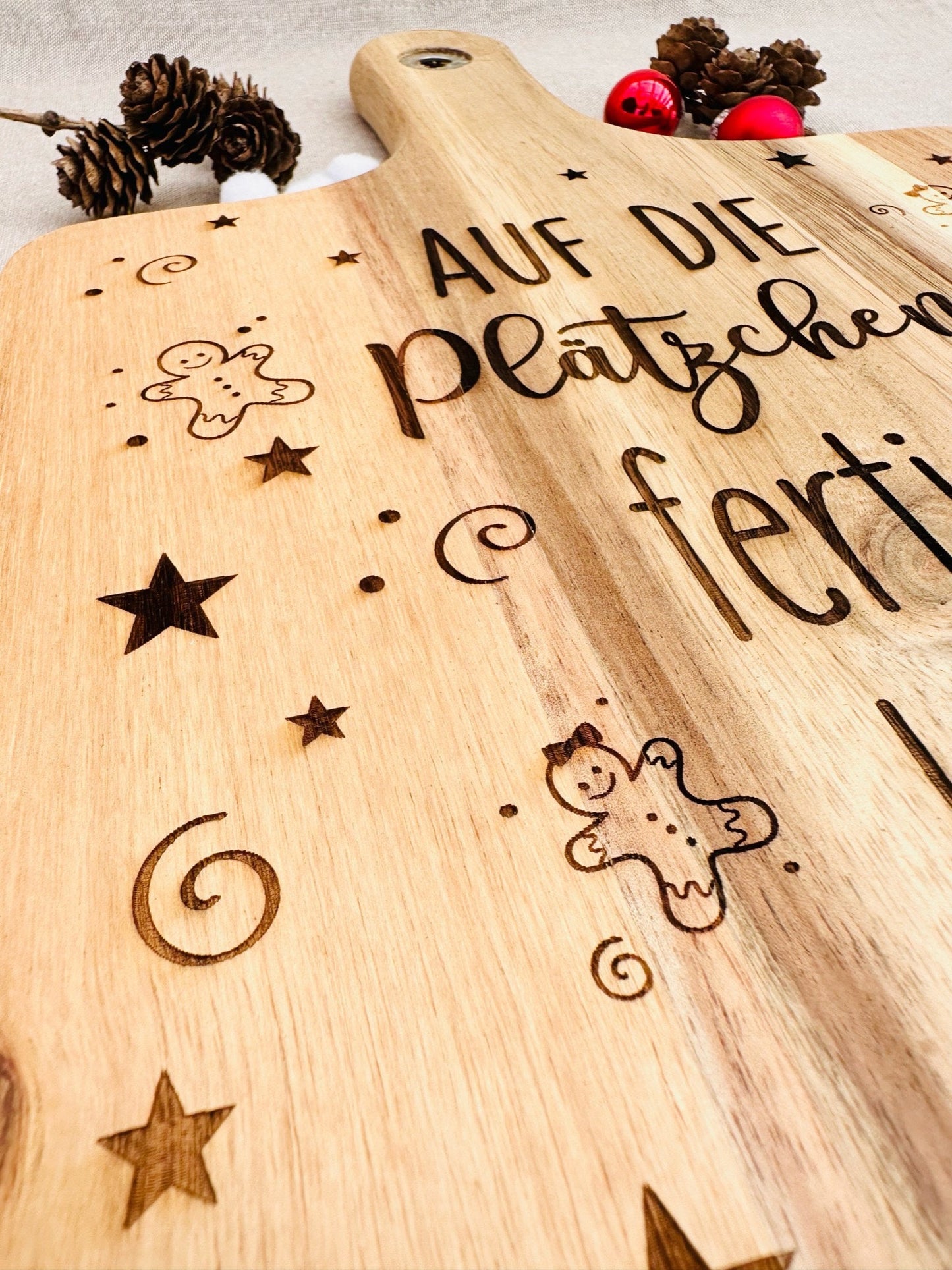 Personalisiertes Holzbrett mit Griff - 'Auf die Plätzchen fertig los