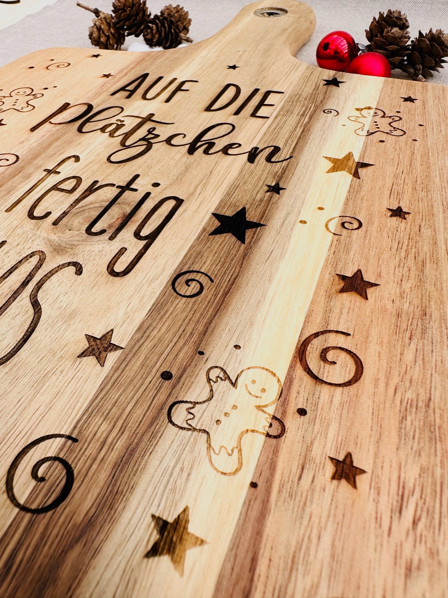 Personalisiertes Holzbrett mit Griff - 'Auf die Plätzchen fertig los