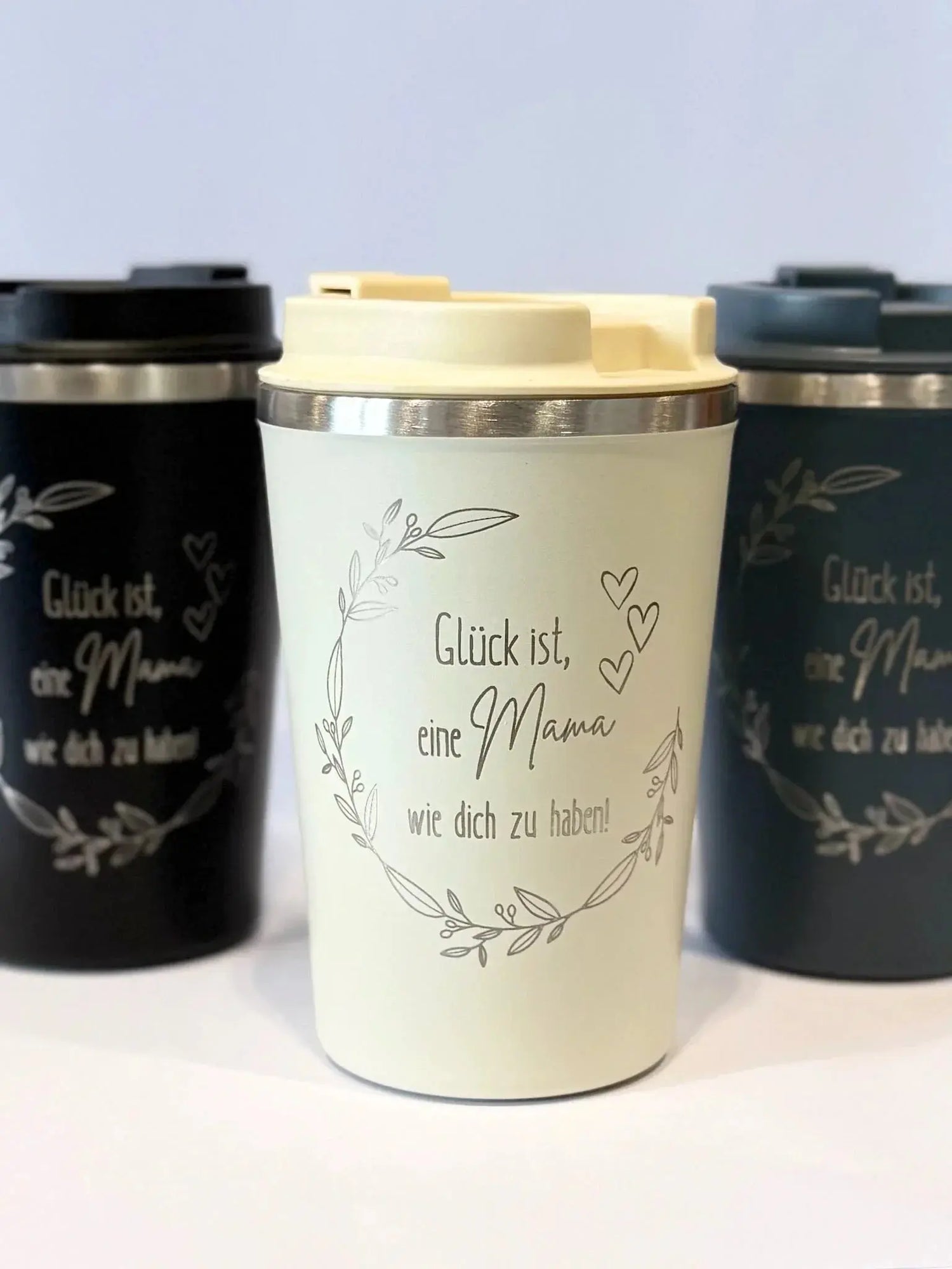 Personalisiertes Holzbrett mit Blumengravur und Geschenkbox, ideal als Geschenk für Mama