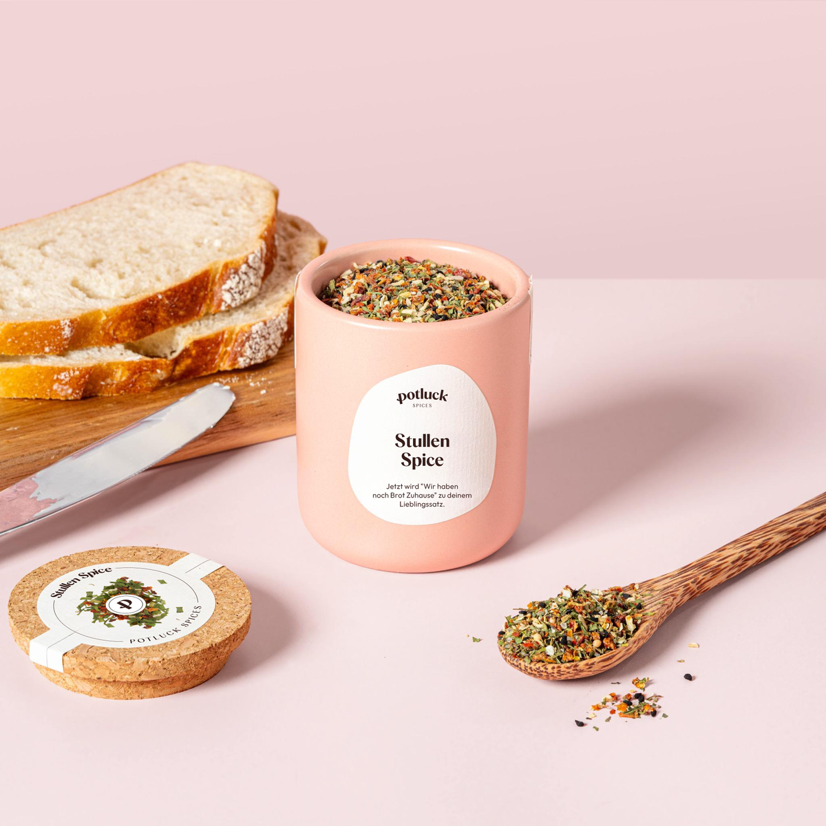 Stullen Spice Brotgewürz von Potluck – Ansicht Keramiktopf Lieblingsschuppen