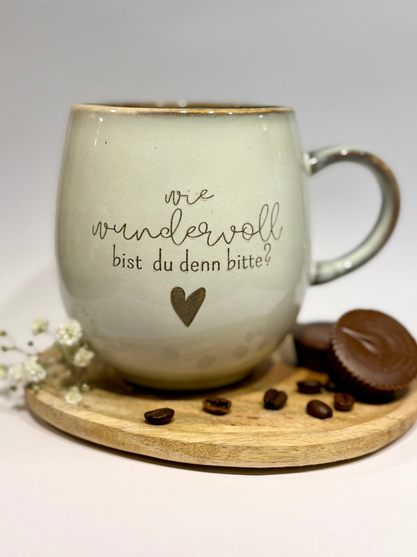 Keramiktasse „Wie wundervoll bist du denn bitte?“ – 400 ml pure Freude!