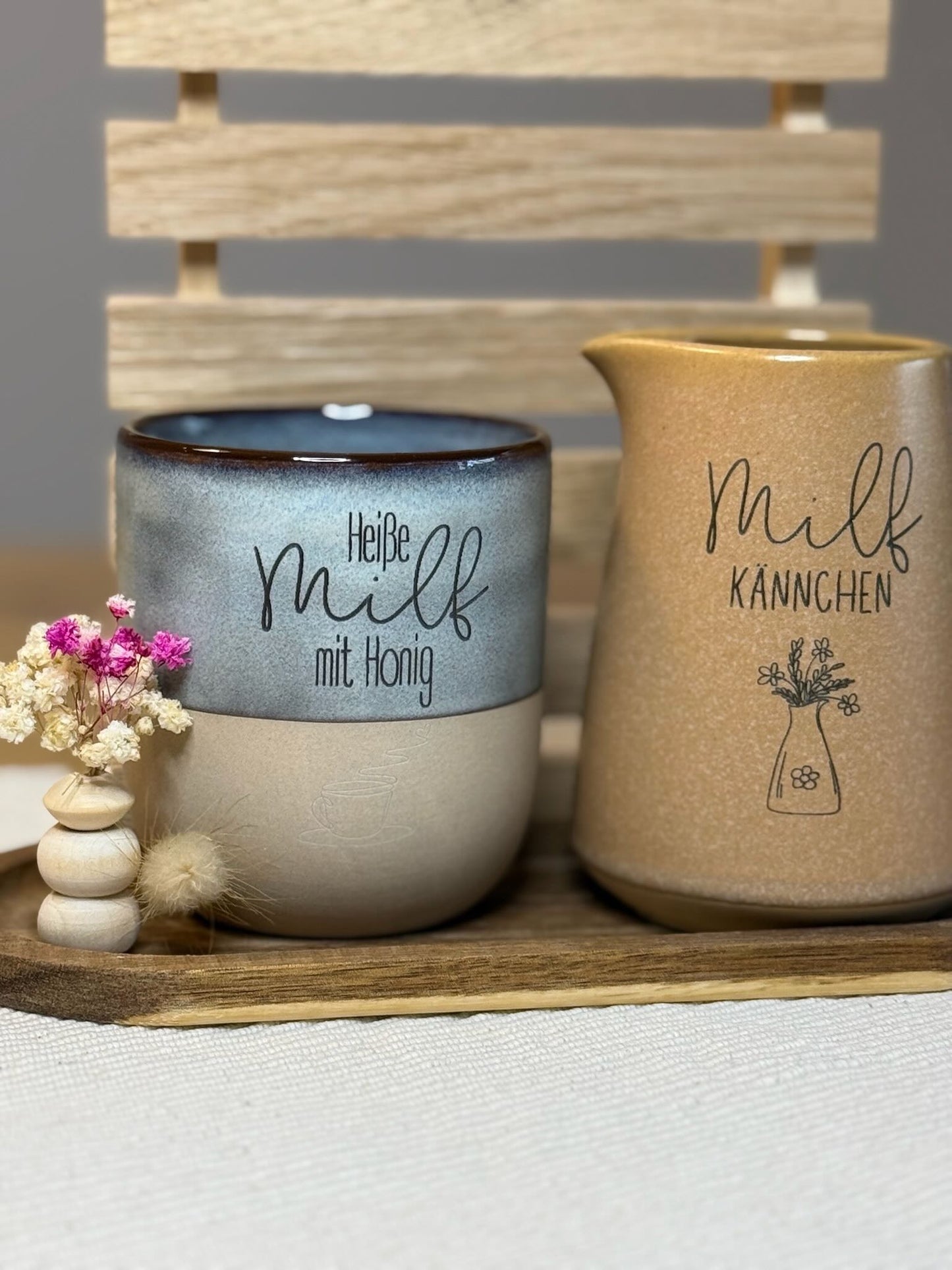 Heiße MILF mit Honig – Tasse & Kännchen im Set oder einzeln