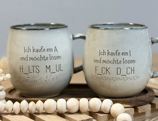 Galgenmännchen-Tasse – Statement mit 400 ml – „H_ALTS M_AUL“ oder „F_CK D_CH“