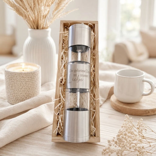 Wendbare Salz- und Pfeffermühle mit Gravur im Holzkasten – Hochzeitsgeschenk Lieblingsschuppen.de