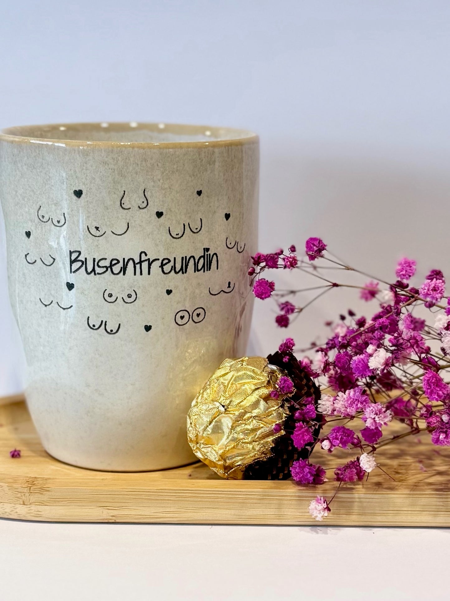 Busenfreundin Keramiktasse – dein Brüste-starkes Statement!