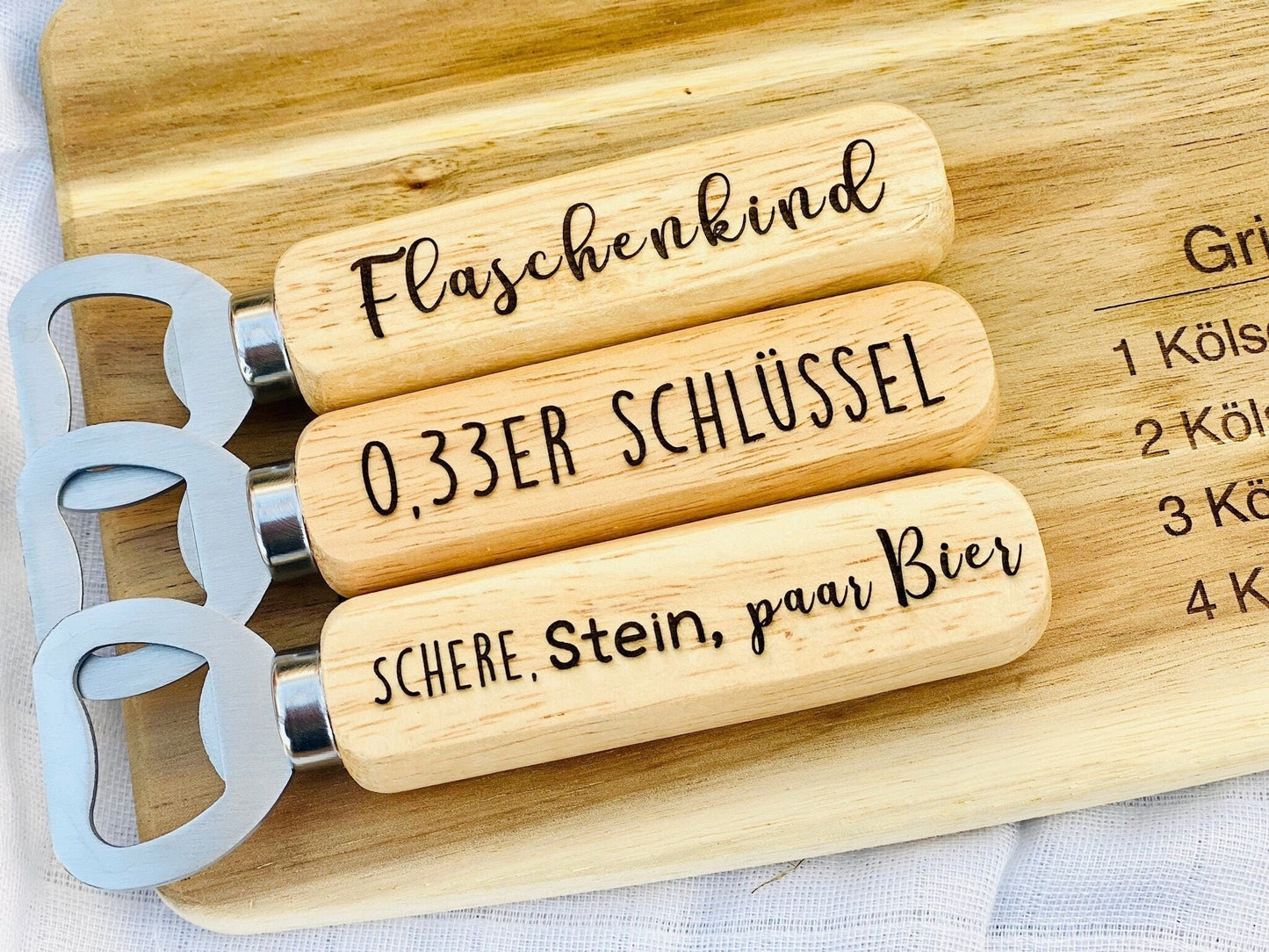 Holz Flaschenöffner personalisiert mit Gravur - Bierflaschenöffner als perfekte Geschenkidee für Papa, Mann, Freund & Opa