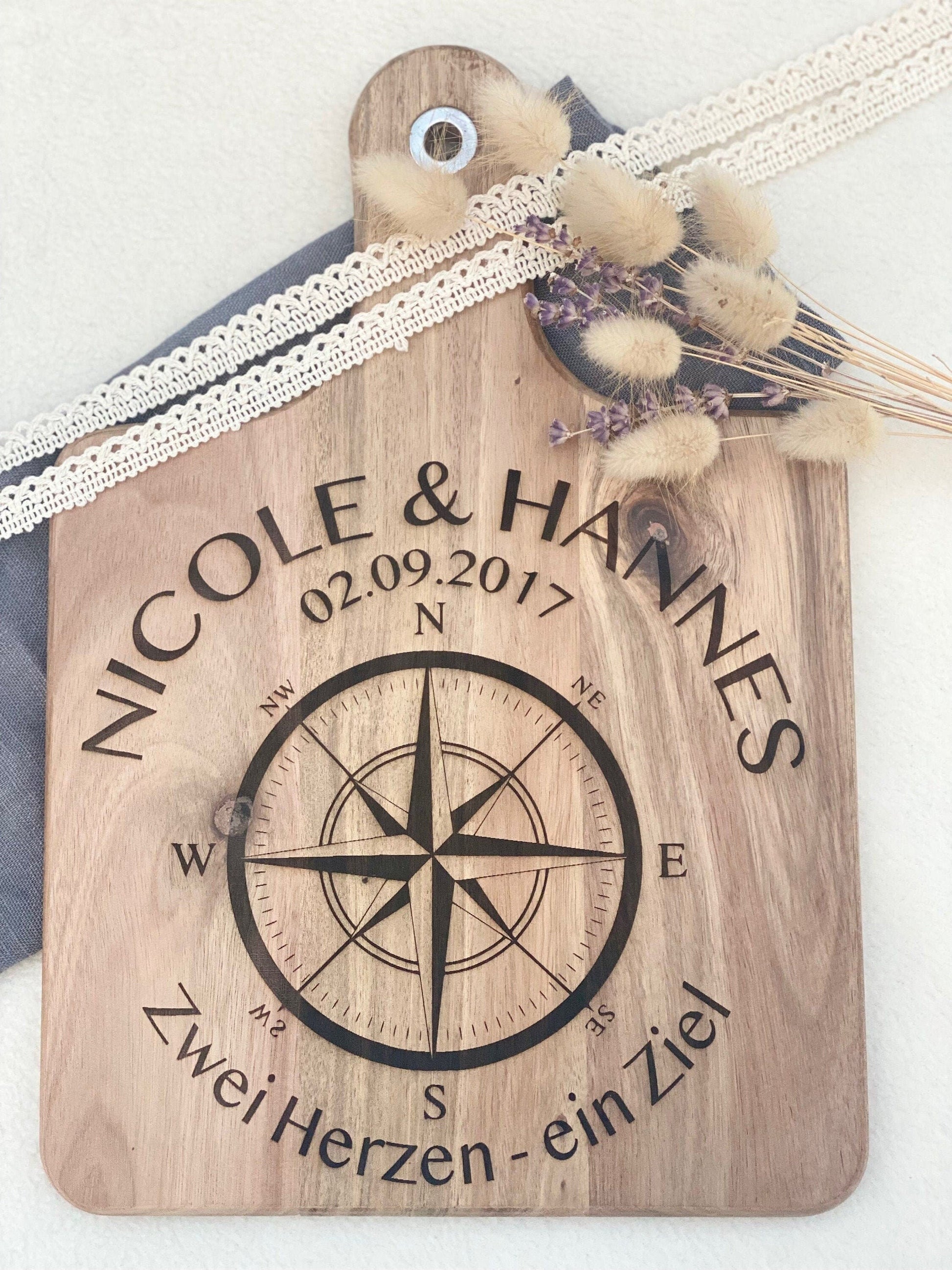 Hochzeitsgeschenk | Gravurschneidebrett | Jahrestag | personalisiert | Brotzeitbrett | personalisiertes Schneidebrett