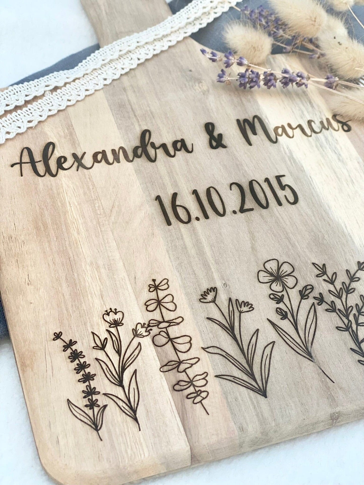 Hochzeitsgeschenk | Gravurschneidebrett | Jahrestag | personalisiert | Brotzeitbrett | personalisiertes Schneidebrett