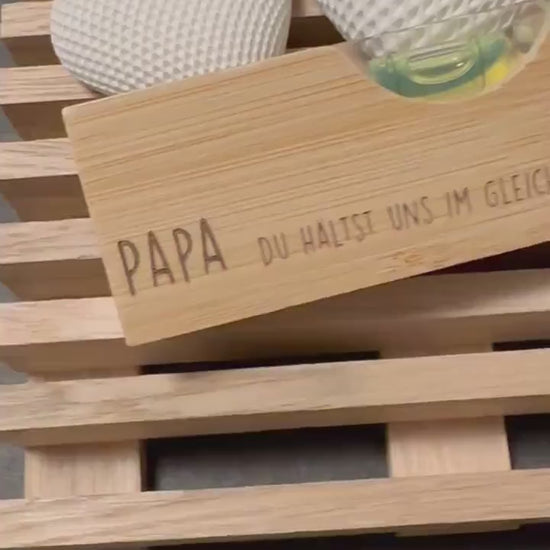 Personalisierte Wasserwaage mit Flaschenöffner für besondere Anlässe