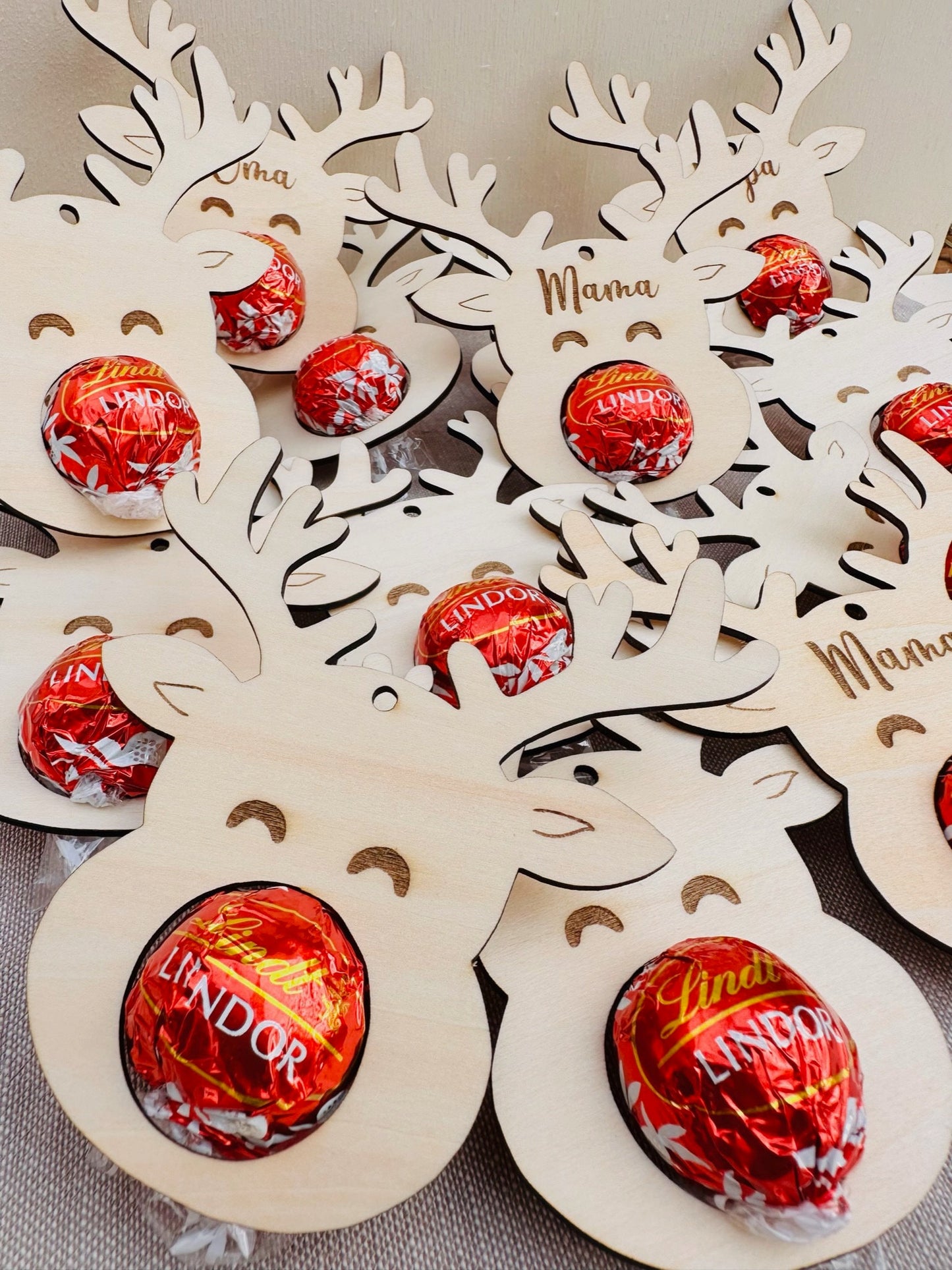 Kleines Geschenk,Rentier personalisiert, Mitbringsel, Geschenkidee,Geschenkanhänger personalisiert inkl. Schokolade,Holz,Weihnachten,Lindor